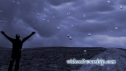 Read more about the article Praise You In The Storm Background